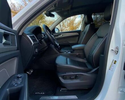 Белый Фольксваген Atlas, объемом двигателя 3.6 л и пробегом 105 тыс. км за 30999 $, фото 24 на Automoto.ua