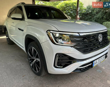 Белый Фольксваген Atlas, объемом двигателя 2 л и пробегом 12 тыс. км за 45500 $, фото 3 на Automoto.ua