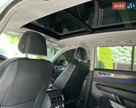 Белый Фольксваген Atlas, объемом двигателя 2 л и пробегом 12 тыс. км за 45500 $, фото 34 на Automoto.ua