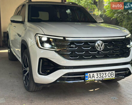 Белый Фольксваген Atlas, объемом двигателя 2 л и пробегом 12 тыс. км за 45500 $, фото 2 на Automoto.ua