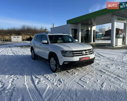 Белый Фольксваген Atlas, объемом двигателя 3.6 л и пробегом 176 тыс. км за 18950 $, фото 1 на Automoto.ua