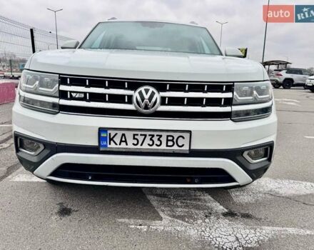Белый Фольксваген Atlas, объемом двигателя 3.6 л и пробегом 142 тыс. км за 25000 $, фото 1 на Automoto.ua