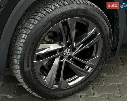 Черный Фольксваген Atlas, объемом двигателя 3.6 л и пробегом 179 тыс. км за 22000 $, фото 12 на Automoto.ua