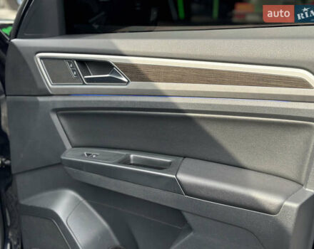 Черный Фольксваген Atlas, объемом двигателя 3.6 л и пробегом 179 тыс. км за 22000 $, фото 24 на Automoto.ua