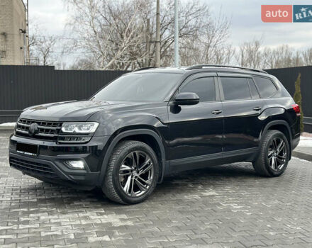 Черный Фольксваген Atlas, объемом двигателя 3.6 л и пробегом 179 тыс. км за 22000 $, фото 4 на Automoto.ua
