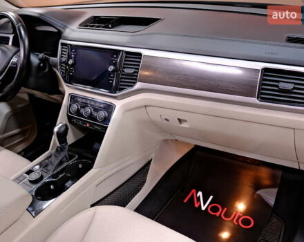 Черный Фольксваген Atlas, объемом двигателя 3.6 л и пробегом 96 тыс. км за 19900 $, фото 45 на Automoto.ua