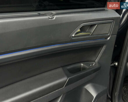 Черный Фольксваген Atlas, объемом двигателя 3.6 л и пробегом 179 тыс. км за 22000 $, фото 28 на Automoto.ua