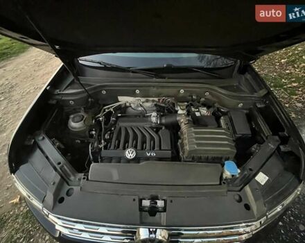 Черный Фольксваген Atlas, объемом двигателя 3.6 л и пробегом 159 тыс. км за 24000 $, фото 1 на Automoto.ua