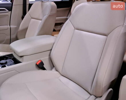 Черный Фольксваген Atlas, объемом двигателя 3.6 л и пробегом 96 тыс. км за 19900 $, фото 29 на Automoto.ua