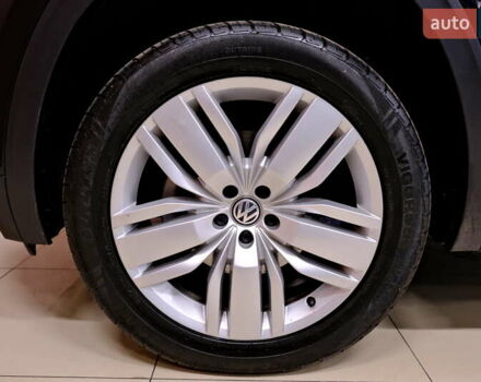 Черный Фольксваген Atlas, объемом двигателя 3.6 л и пробегом 96 тыс. км за 19900 $, фото 49 на Automoto.ua