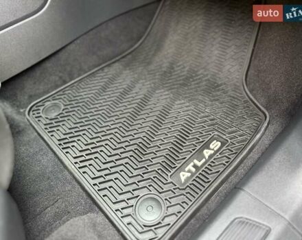 Чорний Фольксваген Atlas, об'ємом двигуна 2 л та пробігом 193 тис. км за 17950 $, фото 22 на Automoto.ua