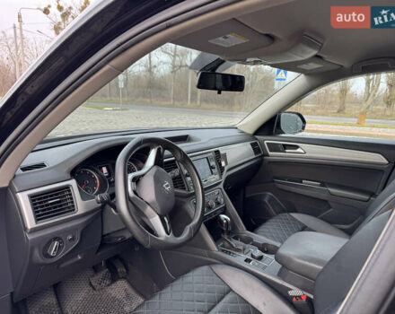 Черный Фольксваген Atlas, объемом двигателя 3.6 л и пробегом 79 тыс. км за 21999 $, фото 8 на Automoto.ua