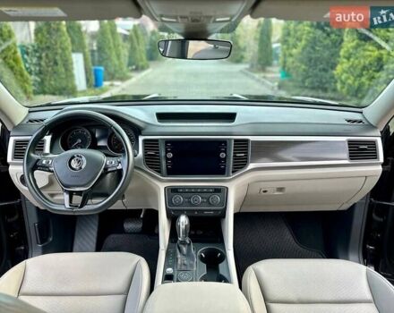 Черный Фольксваген Atlas, объемом двигателя 3.6 л и пробегом 52 тыс. км за 25500 $, фото 4 на Automoto.ua