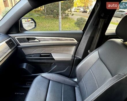 Черный Фольксваген Atlas, объемом двигателя 3.6 л и пробегом 69 тыс. км за 27500 $, фото 58 на Automoto.ua