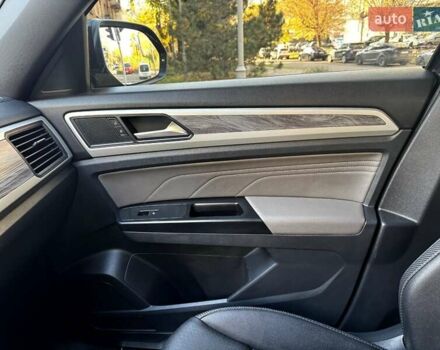 Черный Фольксваген Atlas, объемом двигателя 3.6 л и пробегом 69 тыс. км за 27500 $, фото 53 на Automoto.ua