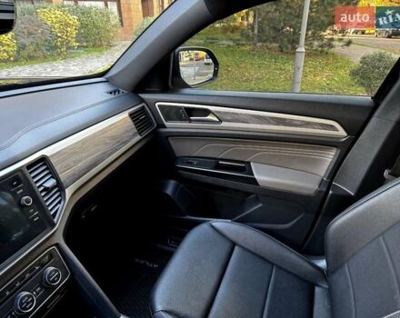 Черный Фольксваген Atlas, объемом двигателя 3.6 л и пробегом 69 тыс. км за 27500 $, фото 56 на Automoto.ua