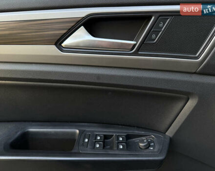 Черный Фольксваген Atlas, объемом двигателя 3.6 л и пробегом 128 тыс. км за 25000 $, фото 16 на Automoto.ua