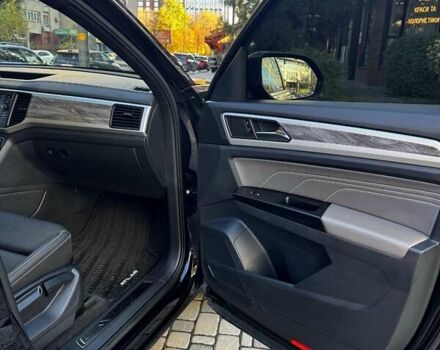 Черный Фольксваген Atlas, объемом двигателя 3.6 л и пробегом 69 тыс. км за 27500 $, фото 5 на Automoto.ua