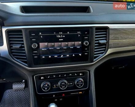 Черный Фольксваген Atlas, объемом двигателя 3.6 л и пробегом 69 тыс. км за 27500 $, фото 2 на Automoto.ua