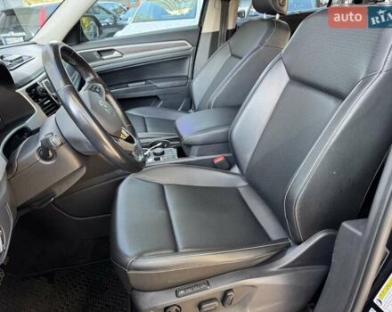 Черный Фольксваген Atlas, объемом двигателя 3.6 л и пробегом 69 тыс. км за 32000 $, фото 2 на Automoto.ua