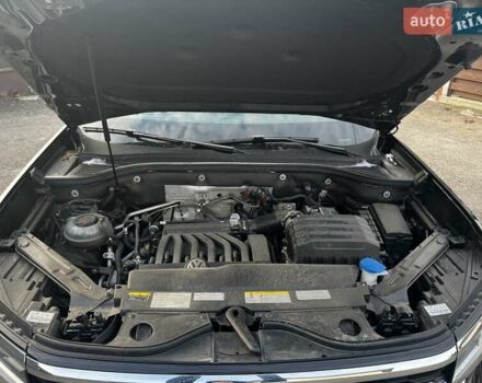 Черный Фольксваген Atlas, объемом двигателя 3.6 л и пробегом 22 тыс. км за 32300 $, фото 3 на Automoto.ua