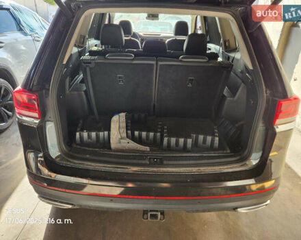 Черный Фольксваген Atlas, объемом двигателя 3.6 л и пробегом 68 тыс. км за 17950 $, фото 6 на Automoto.ua