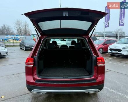 Красный Фольксваген Atlas, объемом двигателя 3.6 л и пробегом 98 тыс. км за 19500 $, фото 22 на Automoto.ua