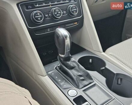 Червоний Фольксваген Atlas, об'ємом двигуна 3.6 л та пробігом 140 тис. км за 17500 $, фото 11 на Automoto.ua