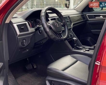 Красный Фольксваген Atlas, объемом двигателя 3.6 л и пробегом 98 тыс. км за 22900 $, фото 8 на Automoto.ua