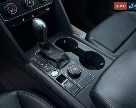 Красный Фольксваген Atlas, объемом двигателя 3.6 л и пробегом 98 тыс. км за 19500 $, фото 16 на Automoto.ua