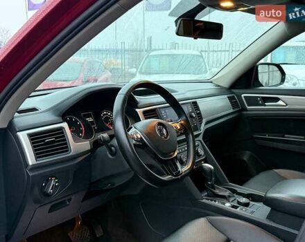 Красный Фольксваген Atlas, объемом двигателя 3.6 л и пробегом 98 тыс. км за 19500 $, фото 9 на Automoto.ua