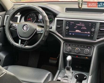 Красный Фольксваген Atlas, объемом двигателя 3.6 л и пробегом 98 тыс. км за 22900 $, фото 13 на Automoto.ua