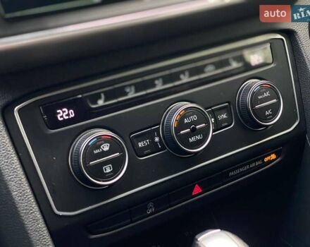 Красный Фольксваген Atlas, объемом двигателя 3.6 л и пробегом 98 тыс. км за 22900 $, фото 19 на Automoto.ua