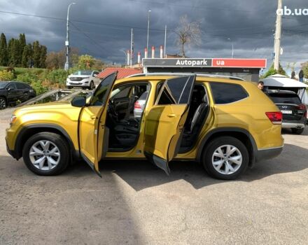 Желтый Фольксваген Atlas, объемом двигателя 3.6 л и пробегом 122 тыс. км за 27290 $, фото 19 на Automoto.ua