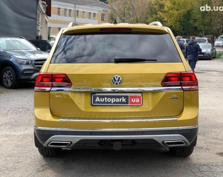 Желтый Фольксваген Atlas, объемом двигателя 3.6 л и пробегом 122 тыс. км за 27290 $, фото 5 на Automoto.ua