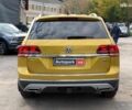 Желтый Фольксваген Atlas, объемом двигателя 3.6 л и пробегом 122 тыс. км за 27290 $, фото 5 на Automoto.ua