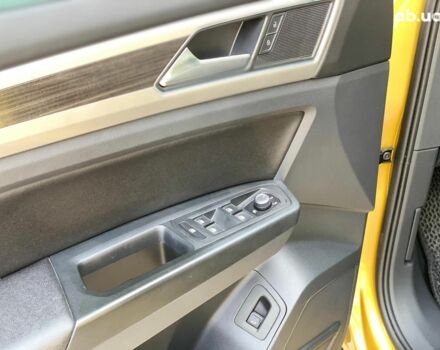 Желтый Фольксваген Atlas, объемом двигателя 3.6 л и пробегом 122 тыс. км за 27290 $, фото 27 на Automoto.ua