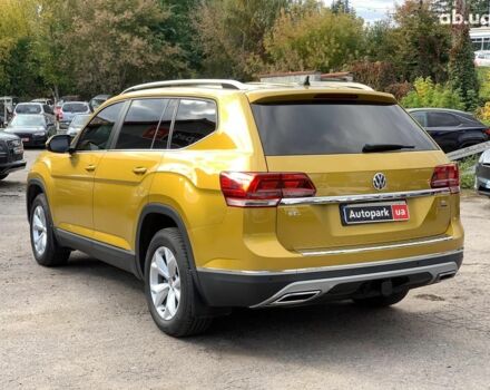 Желтый Фольксваген Atlas, объемом двигателя 3.6 л и пробегом 122 тыс. км за 27290 $, фото 6 на Automoto.ua