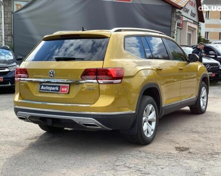 Желтый Фольксваген Atlas, объемом двигателя 3.6 л и пробегом 122 тыс. км за 27290 $, фото 4 на Automoto.ua