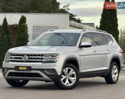 Серый Фольксваген Atlas, объемом двигателя 3.6 л и пробегом 129 тыс. км за 21900 $, фото 1 на Automoto.ua