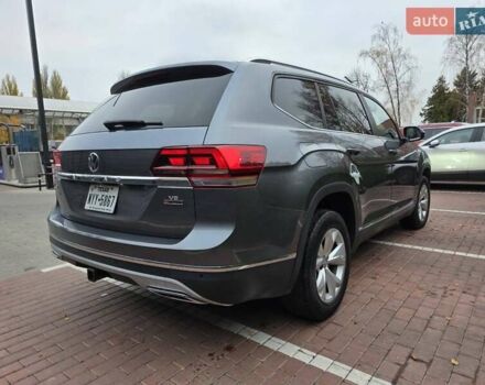 Серый Фольксваген Atlas, объемом двигателя 3.6 л и пробегом 132 тыс. км за 21000 $, фото 1 на Automoto.ua