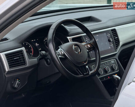 Серый Фольксваген Atlas, объемом двигателя 3.6 л и пробегом 129 тыс. км за 20350 $, фото 21 на Automoto.ua