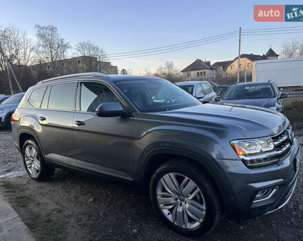 Серый Фольксваген Atlas, объемом двигателя 3.6 л и пробегом 143 тыс. км за 24300 $, фото 3 на Automoto.ua