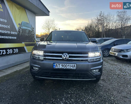 Серый Фольксваген Atlas, объемом двигателя 3.6 л и пробегом 143 тыс. км за 24300 $, фото 1 на Automoto.ua