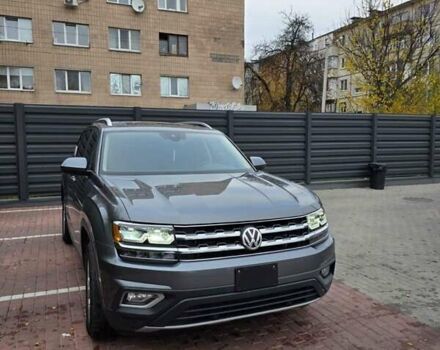 Серый Фольксваген Atlas, объемом двигателя 3.6 л и пробегом 132 тыс. км за 21000 $, фото 3 на Automoto.ua