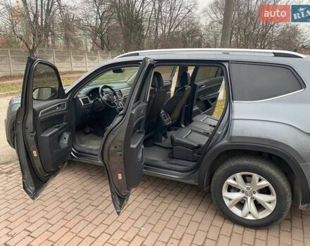 Серый Фольксваген Atlas, объемом двигателя 3.6 л и пробегом 170 тыс. км за 20000 $, фото 13 на Automoto.ua