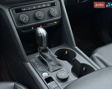 Серый Фольксваген Atlas, объемом двигателя 3.6 л и пробегом 129 тыс. км за 21900 $, фото 29 на Automoto.ua