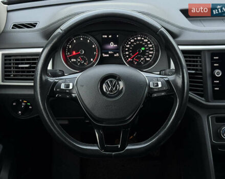 Серый Фольксваген Atlas, объемом двигателя 3.6 л и пробегом 129 тыс. км за 20350 $, фото 23 на Automoto.ua