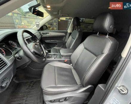 Серый Фольксваген Atlas, объемом двигателя 3.6 л и пробегом 87 тыс. км за 22900 $, фото 26 на Automoto.ua