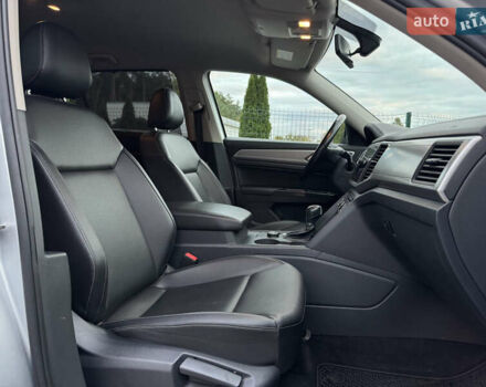 Серый Фольксваген Atlas, объемом двигателя 3.6 л и пробегом 129 тыс. км за 21900 $, фото 40 на Automoto.ua